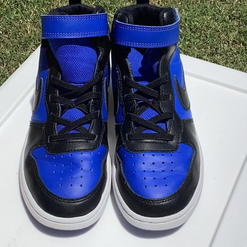 Nike Blue and Black Sneakers for Everyday Comfort - Picture 4 of 5